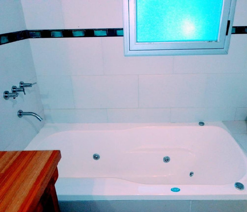 Casa En Venta - 4 Dormitorios 2 Baños - 950mts2 - Senderos Iii, Costa Esmeralda