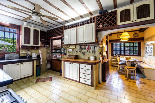 Oportunidad De Venta Casa A Una Cuadra Del Mar- Ref: 836
