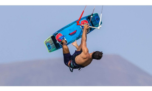 Imagen 7 de 10 de Tabla Kitesurf Duotone Gonzales 2021 + Par Straps Vario 2022