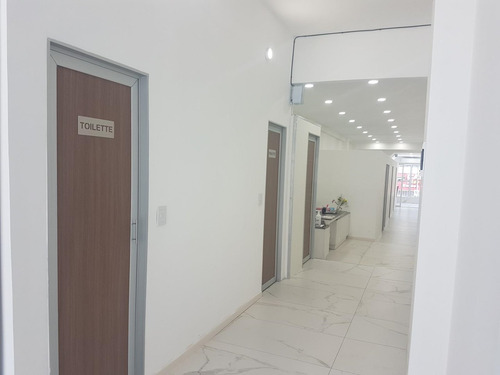 Oficina En Venta Ubicado En Banfield, Lomas De Zamora