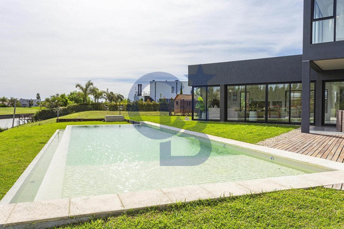 Imagen 10 de 30 de Casa Al Río En B° San Benito, Villanueva.