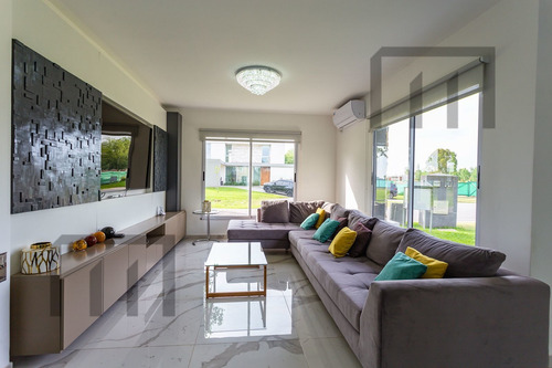 Imagen 11 de 28 de Casa En Venta De 4 Dormitorios C/ Cochera En Barrio Privado Terralagos