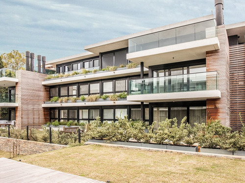 Apartamento En Jardines De Carrasco Ref. 7270