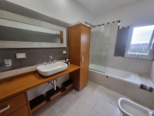 Vende, Casa, Barrancas De Iraola Al 100