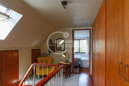 Casa En Venta De 5 Dorm. En Las Condes