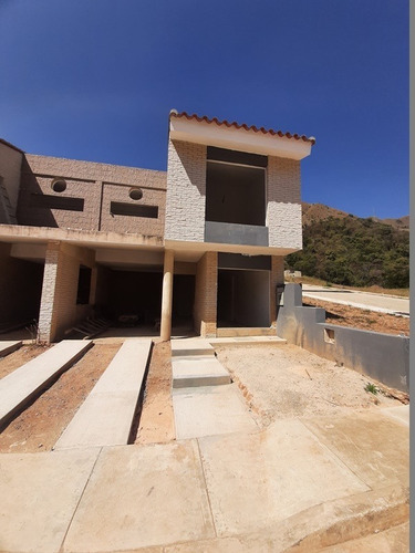 Imagen 3 de 15 de Townhouse En Venta En San Diego La Esmeralda
