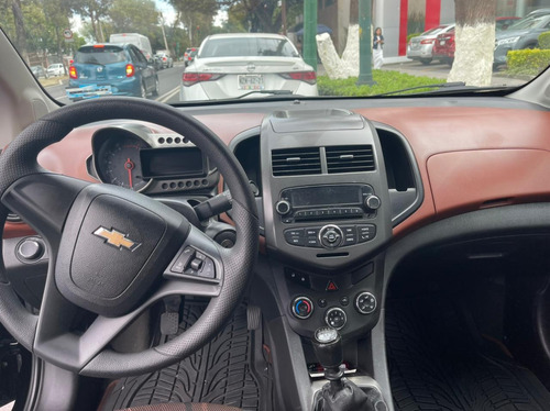 Imagen 8 de 13 de Chevrolet Sonic 1.6 Lt Mt 2016