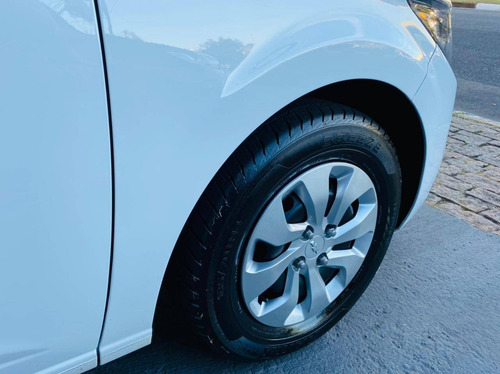Imagem 3 de 15 de Chevrolet Onix 1.0 Mpfi Joy 8v Flex 4p Manual