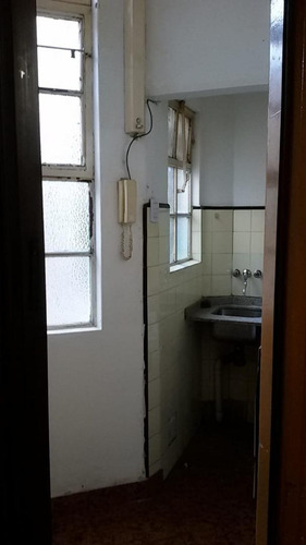Imagen 8 de 14 de 2 Amb. Monserrat, Moreno 2200. Casa Romana, Buen Estado