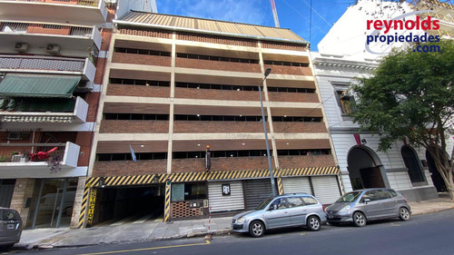 Cochera En Barrio Norte