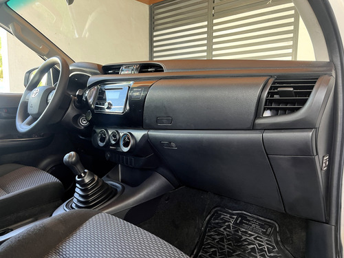 Toyota Hilux 2.7 Cabina Doble Sr Mt