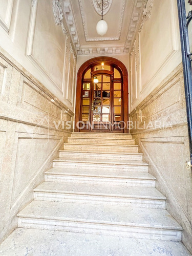 Imagen 14 de 14 de Casona Casa Mansión Amueblada De 811 M2 Con 690 M2 Interiores Para Sede De Empresa Cowork Hotel Ciudad Vieja Montevideo. Planta Principal De 212 M2 Totalmente Reciclada Y Actualmente En Uso. Reciclaje