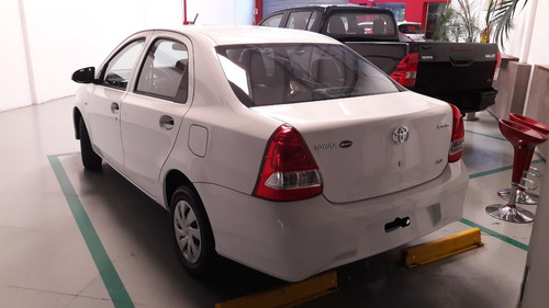 Toyota Etios 1.5 X Sedán 4p 2021 0km