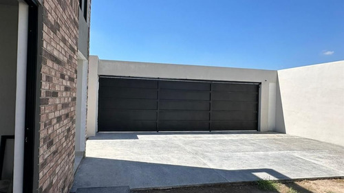 Quinta En Venta En Los Portales, Gral. Zuazua