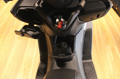 Imagen 14 de 17 de Kymco Scooter Xtown 250 Igual A 0km Usado Impecable