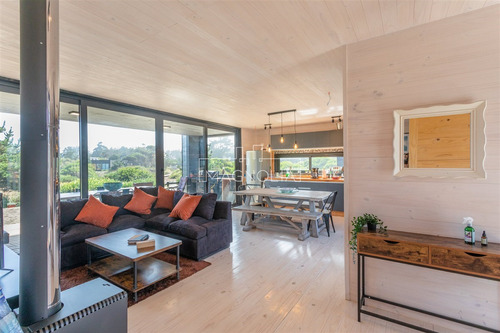 Casa En Venta De 3 Dorm. En Pichilemu