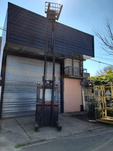 Imagen 6 de 11 de Apilador Reach Hombre A Bordo Cabinado Toyota Bt 1600kg
