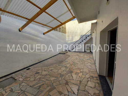 Casa 3 Ambientes Con Entrada De Autos, Patio Y Terraza