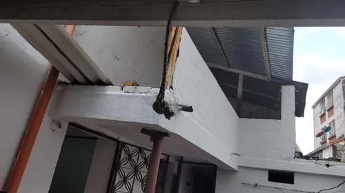 Casa Remodelada Tiene Un Cuarto Que Sirve Como Local O Habitación Con Baño Privado