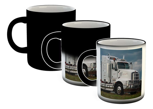 Taza Magica Camion Blanco En El Pasto De Perfil