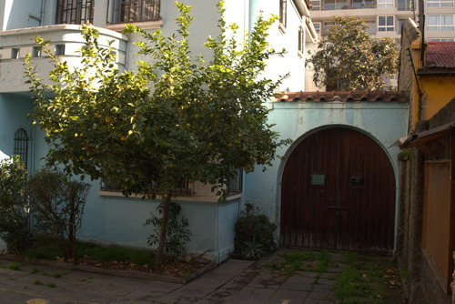 Gran Casona Con Patio, Ideal Para Inversión