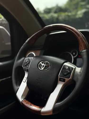 Toyota Tundra 5.7 Crewmax Platinum
