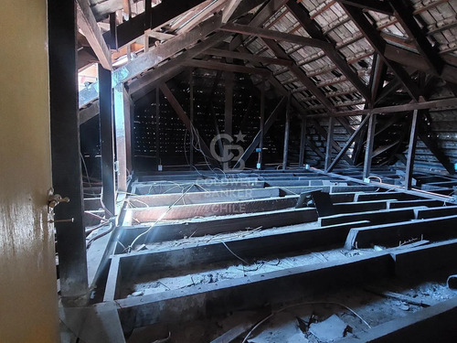 Vende Casa Con Proyección Comercial