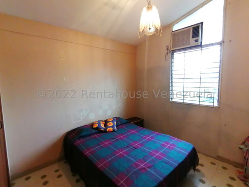 En Venta, Quinta Con 525 M2 De Terreno, Urb Los Libertadores, Barquisimeto. Coflex 255575 - #// Monica C., Ofertas Limitadas, Inversion Inteligente/*#