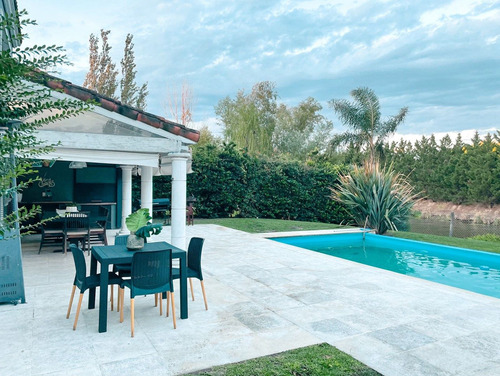 Casa  En Alquiler Ubicado En Barrancas Del Lago, Nordelta, Tigre