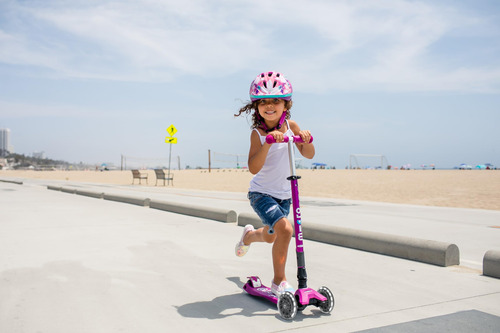 M-cro Kickboard Scooter Maxi Deluxe Foldable Navy Led Berry
