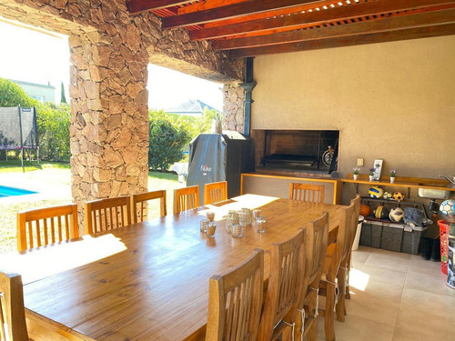 Imagen 24 de 28 de Venta | Casa De 2 Plantas En Lote Interno | Los Alisos