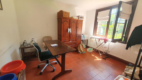 Venta - Chalet Con Cuatro Dormitorios Sobre Lote De 1380 Mts - Los Troncos
