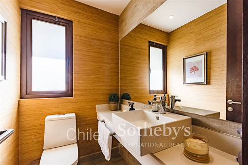 Casa En Venta De 3 Dorm. En Lo Barnechea
