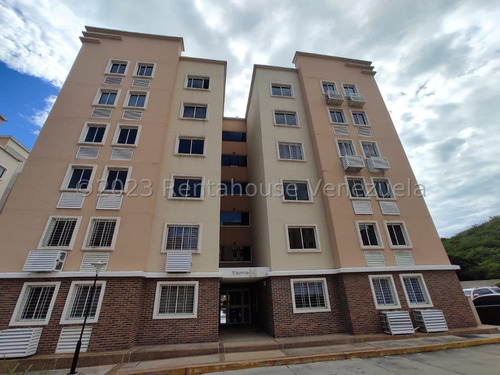 Raiza Suarez Vende Hermoso Apartamento Al Este De La Cuidad 2  4  1  2  8  4 Posee 2 Habitaciones, 2 Baños, 1 Puesto De Estacionamiento Y Áreas Sociales Como Piscina Y Vigilancia Las 24 Horas