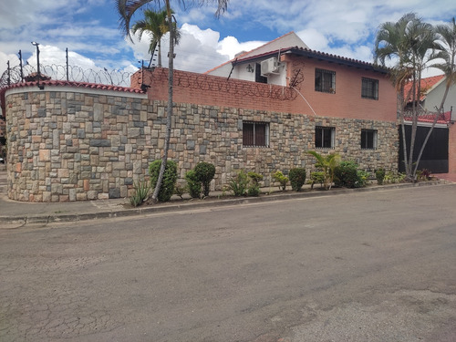 Casa De 2 Niveles En Quintas Del Norte Naguanagua Socc