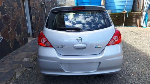 Nissan Tiida 1.8 Sl Flex 5p