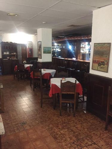 Imagen 1 de 8 de Sabana Grande, Restaurant Con Licencia De Licores Y Local.
