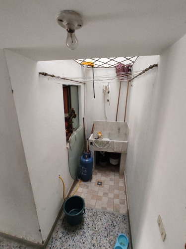 Imagen 11 de 28 de Casa Unifamiliar Con Apto Independiente En El Carmen 650 Millones