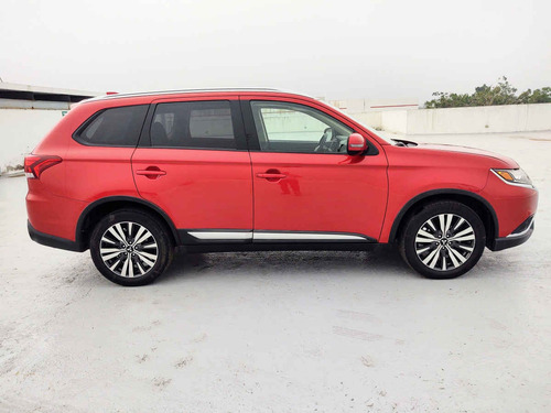Imagen 8 de 15 de Mitsubishi Outlander 2019 5p Limited L4/2.4 Aut