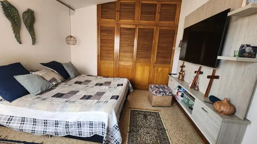 Apartamento En Venta En Conquistadores. Cod V12070
