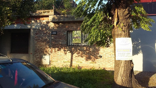 Imagen 1 de 7 de Casa Con Hermoso Lote En Esquina
