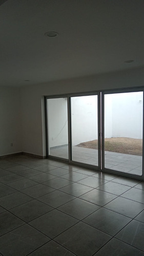 Casa En Fraccionamiento Bosque Real, Colima, Excelente Ubicación