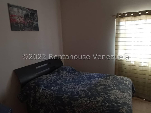 Monicam 23-2281 Cómodo Townhouse Ubicado En Conjunto Privado Con Vigilancia , Espacios Para Diseñar A Su Gusto, Patio Trasero. Con Permisologia Para Realizar Un Tercer Nivel