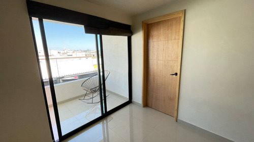 Casa Moderna Nueva En Venta, De Tres Niveles, En Hacienda Barbabosa, A 5 Min De C.u. Y De La Estación Del Tren, A 15 Min Del Centro De Toluca Y De Metepec