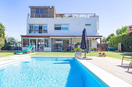 Casa En Venta 5 Dor, Vista Al Mar, Piscina