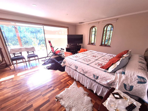 Casa En Venta De 4 Dorm 5 Baños, Sala De Estar Gran Vista