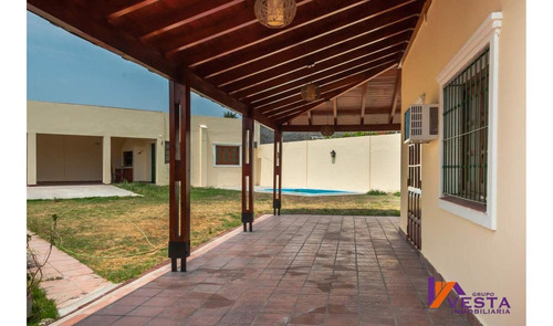 En Venta - Gran Casa En B° Grand Bourg - 450 M2 De Terreno