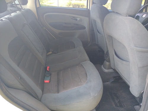 Fiat Linea 2013 1.8 16v Essence Flex Dualogic 4p