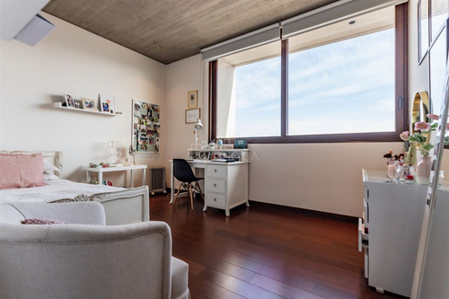 Casa En Venta De 6 Dorm. En Lo Barnechea