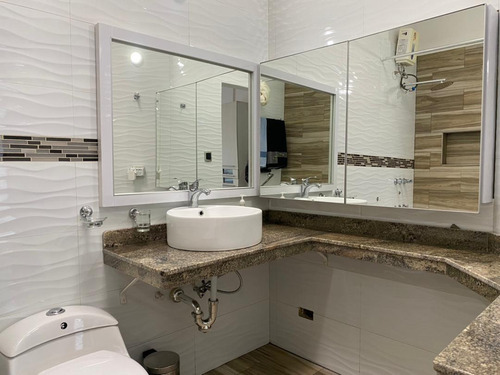 Imagen 13 de 20 de En Venta Casa Moderna En Los Cedros De La Castellana
